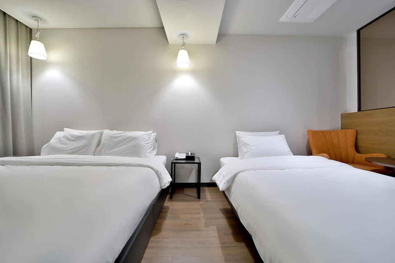 Seomyeon Hound Hotel 1St Street Busan Room photo