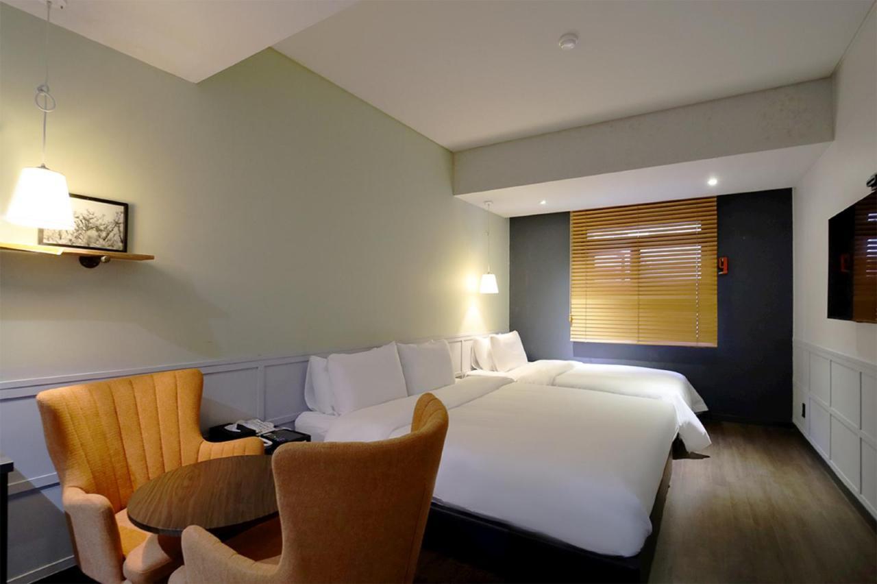 Seomyeon Hound Hotel 1St Street Busan Room photo