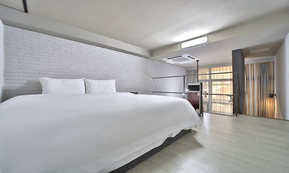 Seomyeon Hound Hotel 1St Street Busan Room photo